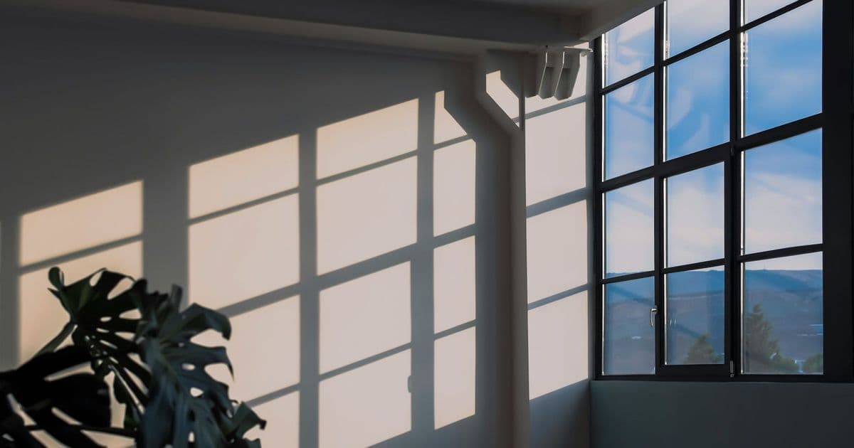 Fenster mit Sonneneinstrahlung